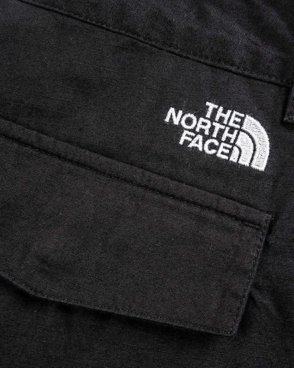 Shorts>The North Face Antiline Cargo Shorts Tnf Sort